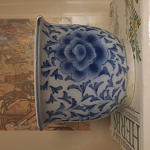 VINTAGE CHINOISERIE BLUE & WHITE PLANTERS SET OF 4 - Picture 2 of 16